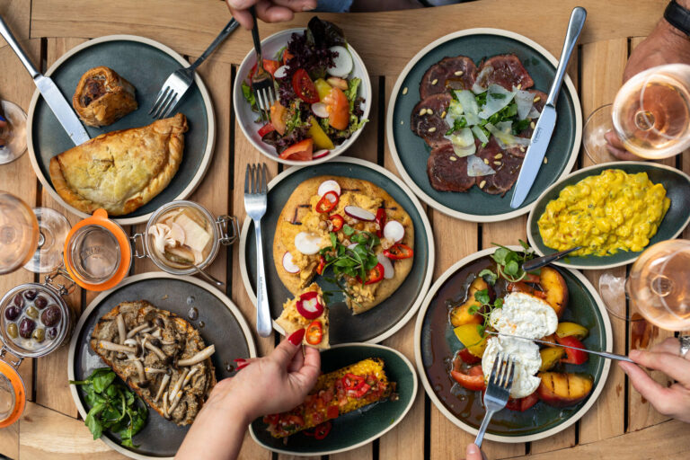 Best pub food in West London, family friendly, vegan friendly, light bite lunch, small plates, West London